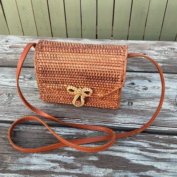 Handbags - Vintage Brown Woven Crossbody Leather Strap Bag